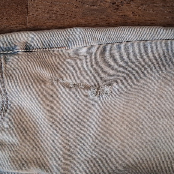 Time And True Womens Distressed Light Washed Jeans EUC - Picture 4 of 6
